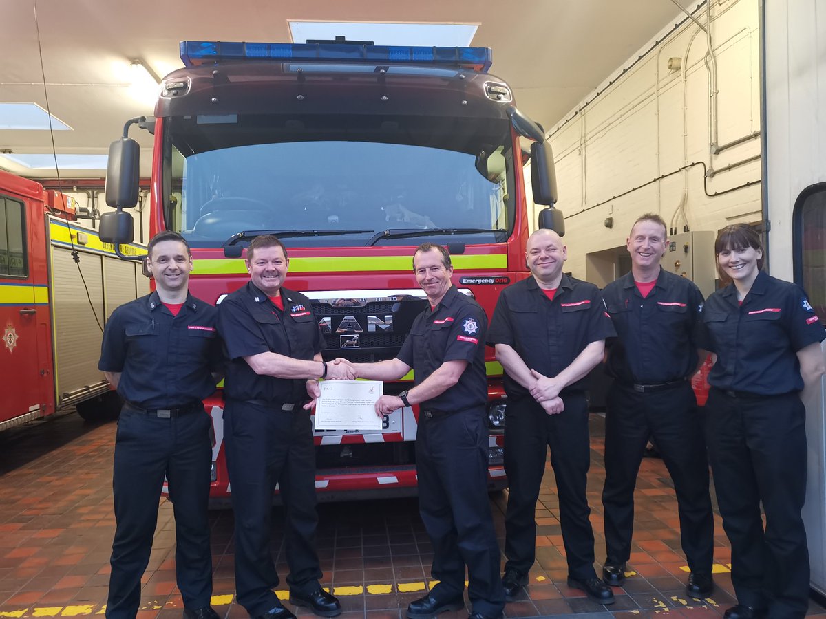 mattyg76's tweet photo. Congrats Bobby @Riggers941 nearly 78 years Unite Union dedication. #oldgit #dfrs #bluewatch #defencefire #fireservice https://t.co/Y1bDdmvjR4