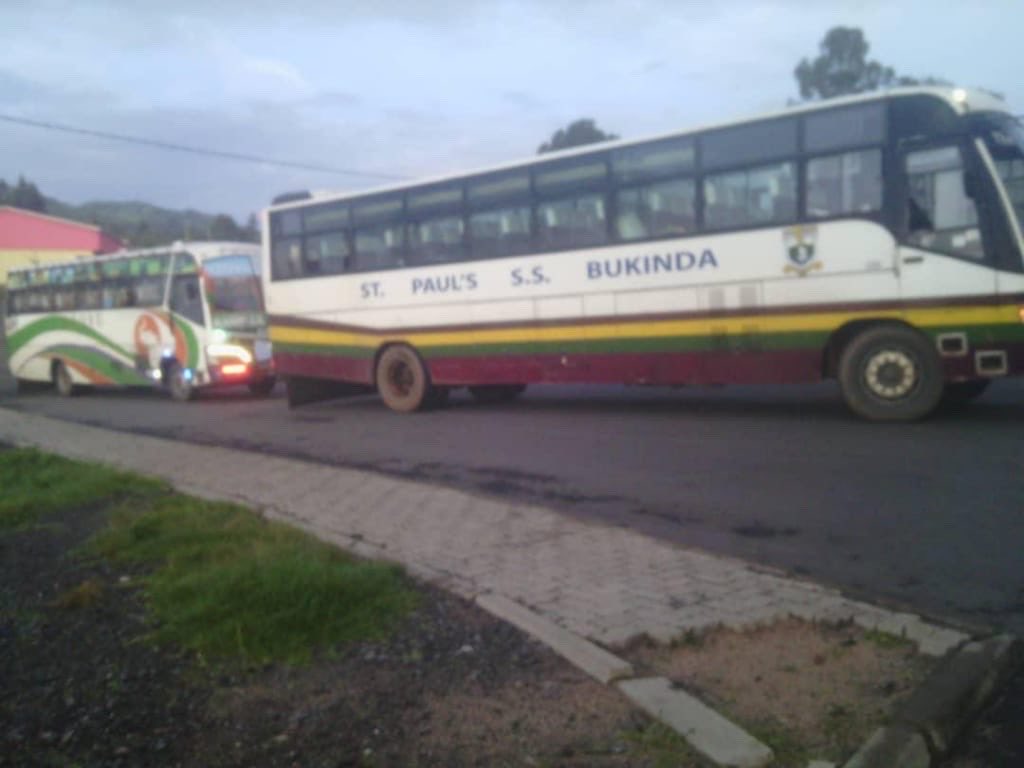 francinehavgma1's tweet image. Rwandans are continuously tortured at anytime crossing the border to #Uganda ,otherwise #ugandans are #visitingRwanda freely and at their convenience, always enjoying our memorable security 
Here was #ugandans coming for pilgrimage journey in the south side of Rwanda Dec 2019