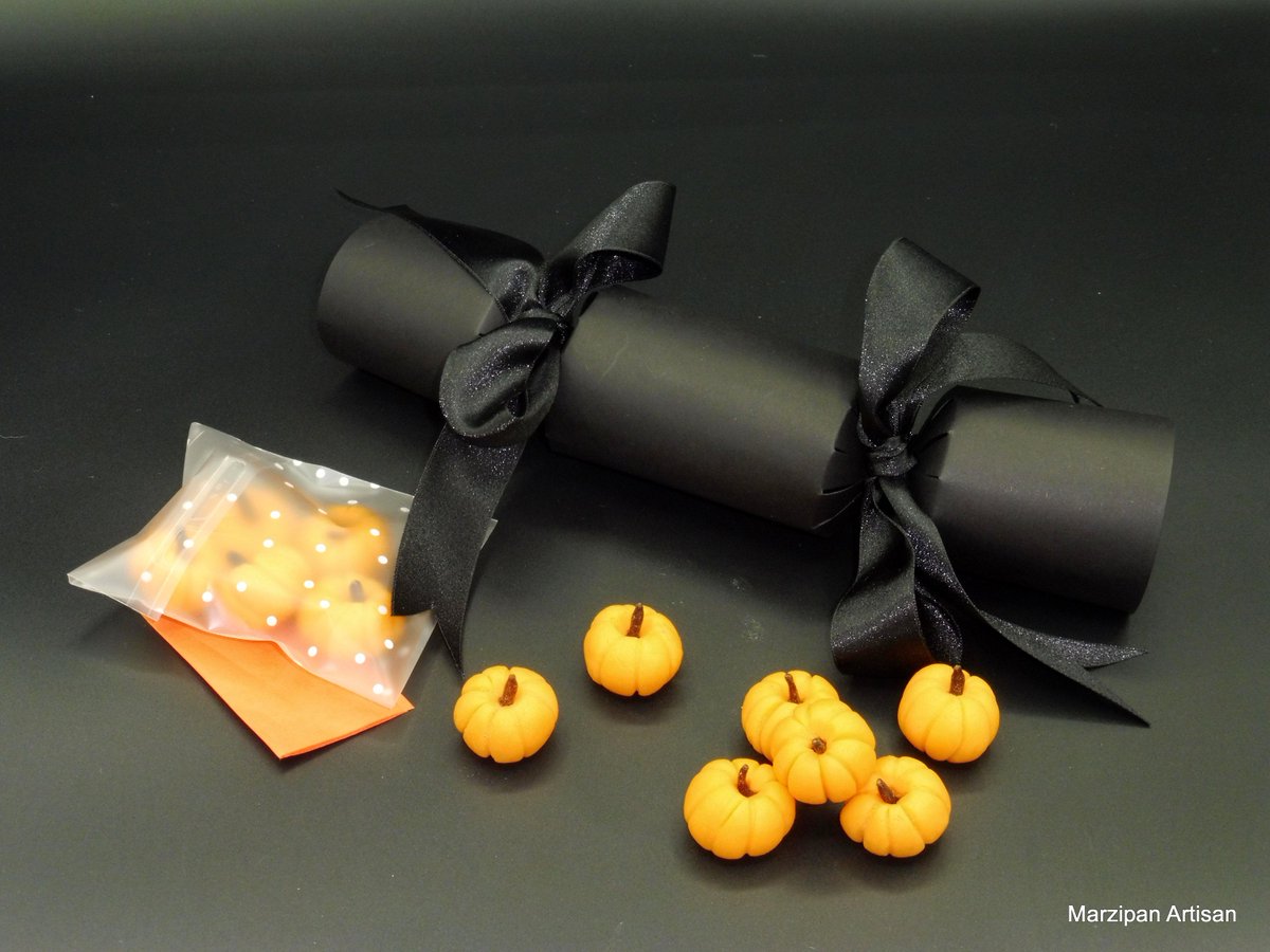 marzipanartisan's tweet photo. Excited to share the latest addition to my #etsy shop: Marzipan Pumpkin Filled Black Crackers Halloween Spooky Table Party Decor https://t.co/CF5wXjNDKp #candy #black #birthday #orange #pullingcrackers #tabledecor #partyfavors #presentcracker https://t.co/niFcSvdxcm