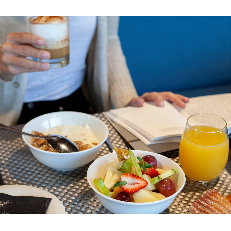 SB_Hotels's tweet photo. Date los buenos días con un desayuno que te llene de energía y elaborado con productos de calidad y km.0 📍 #hotelSBbcnevents ubicado en #Castelldefels. 
.
#MediterraneanUrbanConcept #hotelfacilities #hotelservices #mood #tourism #turismo #travelmood #travellover #healthydiet https://t.co/VwCRUCSLuu