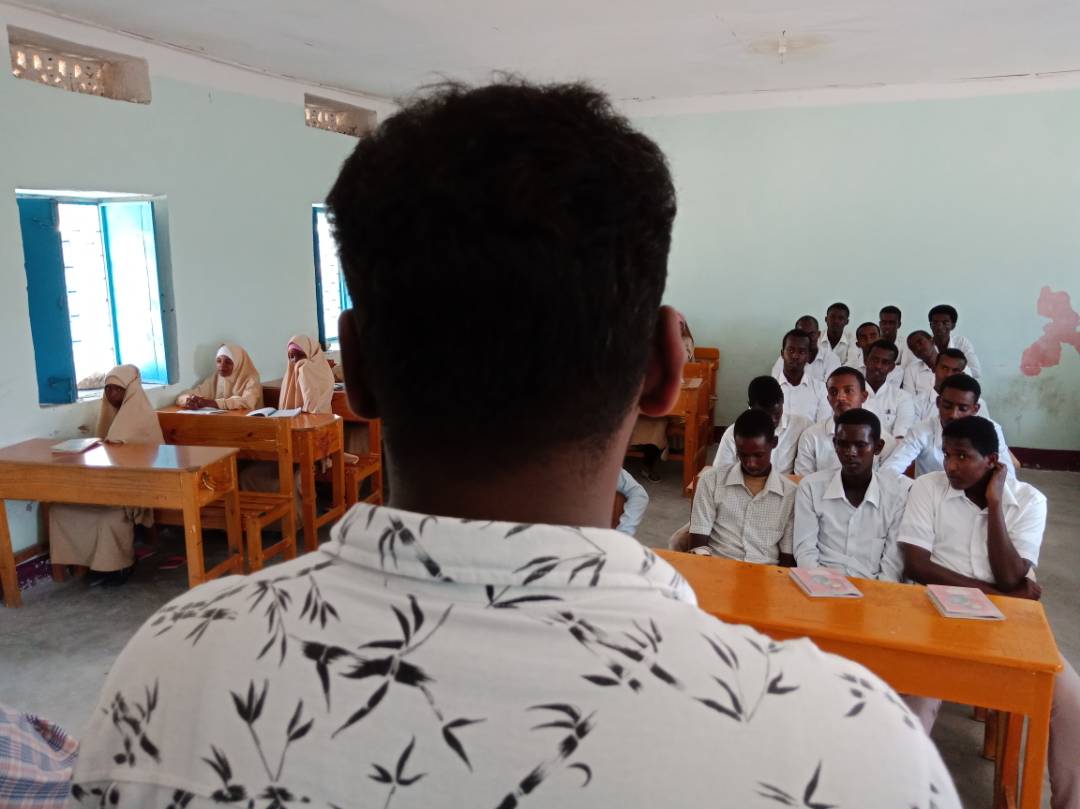 YasirBaffo's tweet photo. Talking to #Eyl Secondary school about the value of Tourism And protecting their culture and environment when tourists comes . #Go2Eyl @SOMTA_Service back 2018. https://t.co/ifLEf7YhUK