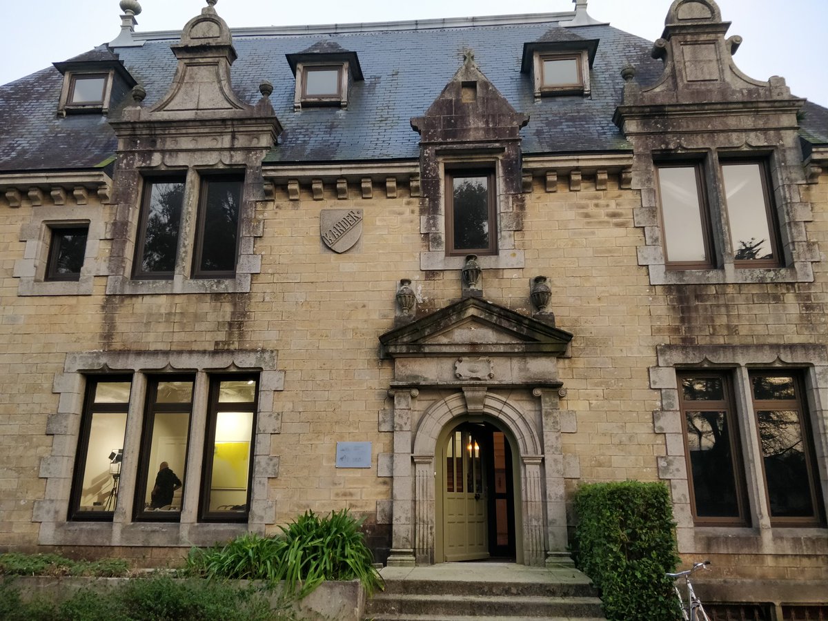 KarrdiBZH's tweet photo. Aujourd'hui nous sommes à @thecornerfr à #Landerneau pour un nouvel atelier d'initiation au code  #html #css #javascript Au programme : Jeu et échanges sur la reconversion 🙂 Ce midi nous accueillerons Vincent, développeur @Genesys à #Brest, pour échanger sur le métier 🙂 https://t.co/YFiS9vcIFO