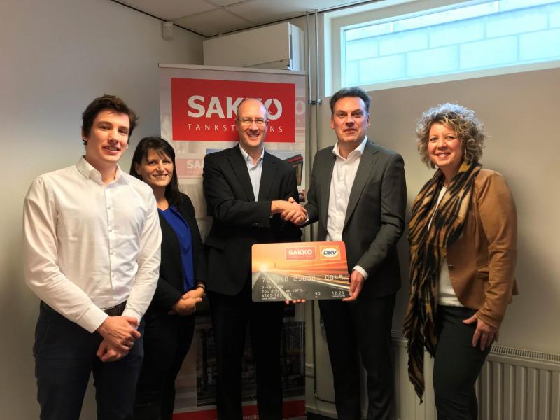 Sakko gaat samenwerking aan met DKV en presenteert nieuwe tankpas | TankPro.nl #tankpas #tankstation <a href="/SakkoCommercial/">Sakko Commercial</a> @DKV_Benelux  tankpro.nl/ondernemen/202…