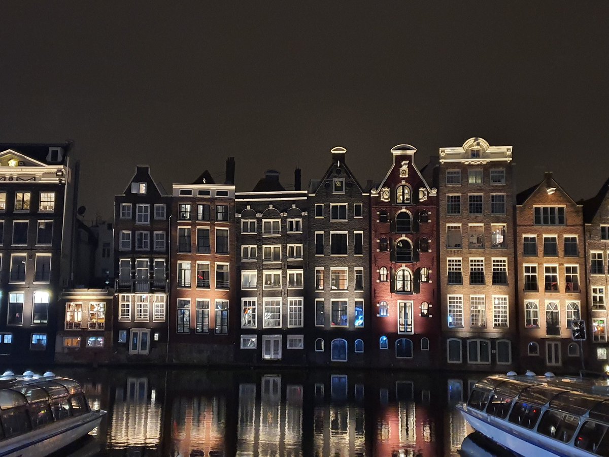 PaoliCGPI's tweet photo. 📅#Day3 🇳🇱#Amsterdam 2020
#ClubExpertsCGP @generalifrance

🎤@BenoitNevin :
《•/••• Notre Stratégie #Phygitale est un enjeux majeur...Nous souhaitons être un Acteur 100% #Digital pour nos #clients connectés ..》

Le Combo gagnant⁉️
Une 🔝 #userexperience &amp; #CustomerExperience https://t.co/hNtZXlPPgC