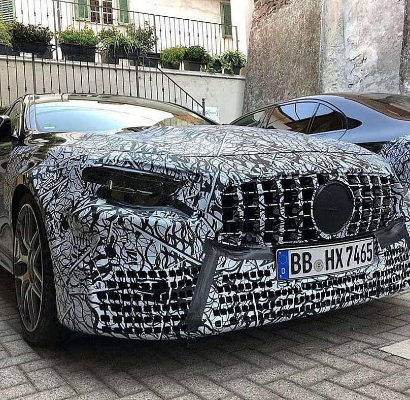 Benzlover_ng's tweet photo. The Facelifted version of the Eclass is already on the way! 
Looks like it'll be adopting the grille style like that of the CLS and newer models. Plus there's a new steering wheel, swipe swipe, tell us what you think about it! 
#BenzLover #MercedesBenz #Eclass https://t.co/9V6vSr2x10