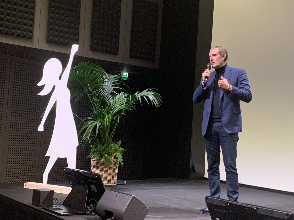 BougeTaBoite's tweet photo. « L’audace c’est s’écouter de se faire confiance et quitte à rêver, rêvez grand !  »
Président de @century21fr @LaurentVimont 
@WE_BNPP @BNPParibas @NUXE @Madamefigaro https://t.co/zGr8mTdVlE