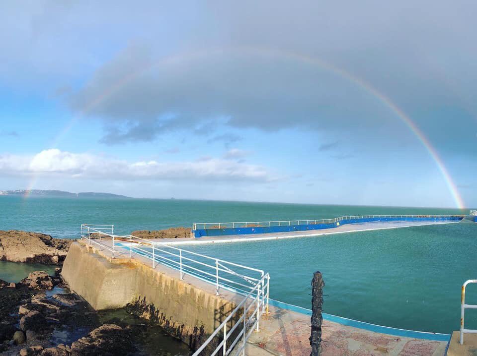 Vixbrix's tweet photo. Morning all ! Happy Friday - another dull day - bring back the sunshine ☀️ tonight it’s off to a fundraiser for @shoalstonepool & the #SealProject little miss nearly 8 has a sparkly dress to wear. Fab photo of the Pool by Veronica White on Facebook. See Devon & Brixham photos. https://t.co/ybNWTBhUre