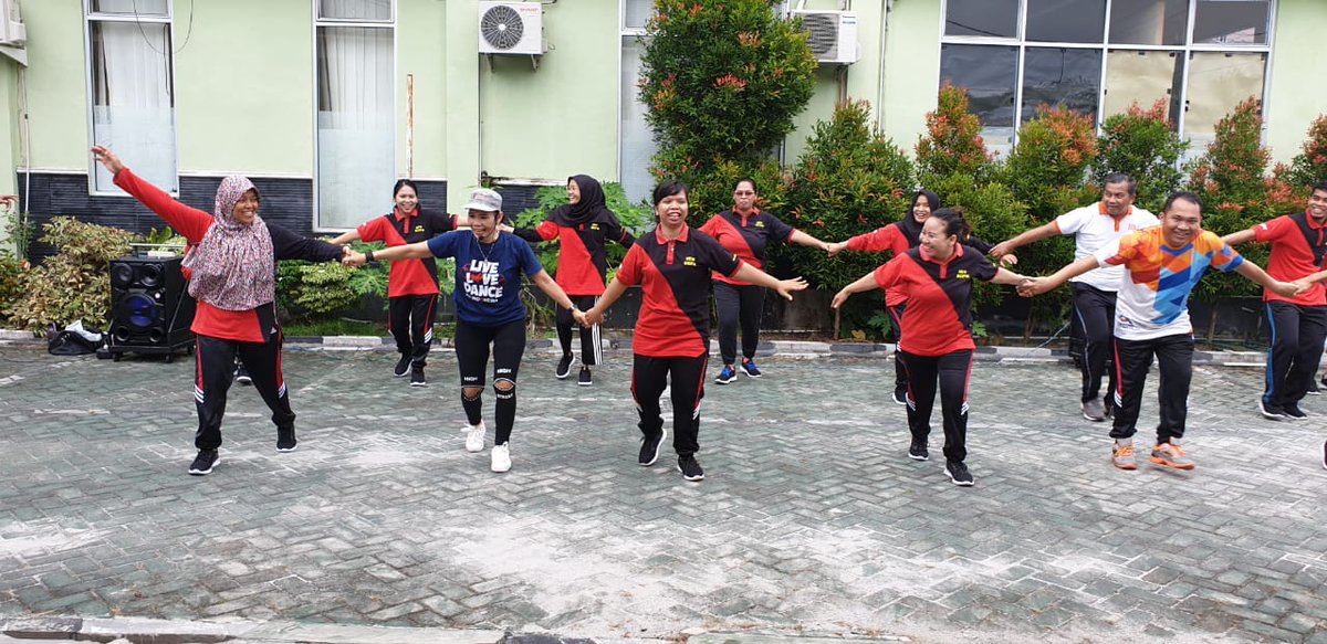 BPPMHKP_PRAYA's tweet photo. #onehelath KIPM senam pagi, bugar bersama, sehat bersama, bersama kita bisa, kita bisa karena bersama, SKIPM Bkipm Palangka Raya CANTIK https://t.co/zRkFKNAFO2