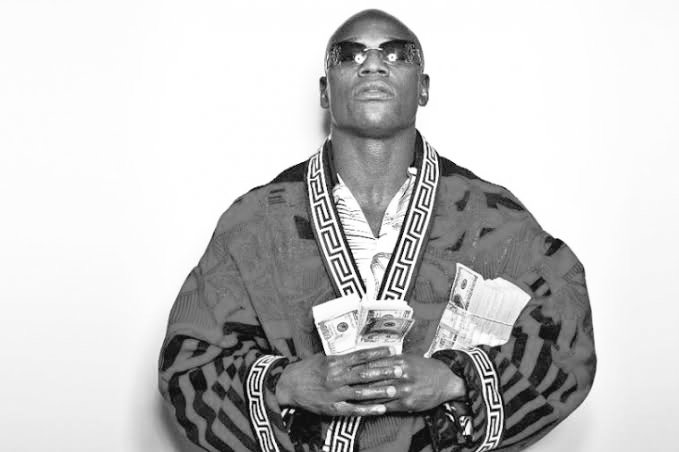 ┈ Joss Freeman.
┈ 43 Años.
┈ Empresario (narcóticos y apuestas) 
┈ Instructor de Gym, ex boxeador. 
┈ Heterosexual, Misógino, Dominante.
┈ #FreeRol + #SexRol

    Rt + Fav = MD