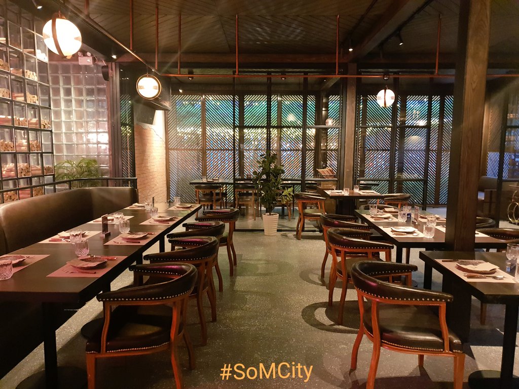 somcity's tweet photo. Chairs in a row series of photographs continues 😉😎👌 #SoMCity 😁 #WhereIsSoMA 😄 #SoMaIsEverywhere 😘 https://t.co/iT1S1mVoaY