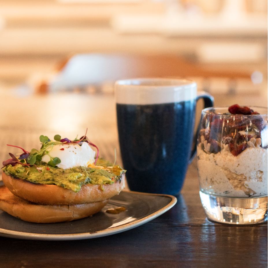 Proofbars's tweet photo. It's Friday!  Are you jetting off today, perhaps a weekend city break or off for some Winter sun?  Join us for breakfast, for lunch or just a drink from our bar before you go #friyay #getaway https://t.co/74KJTNT7ph