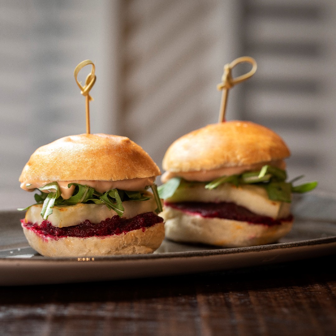 Proofbars's tweet photo. It's Friday!  Are you jetting off today, perhaps a weekend city break or off for some Winter sun?  Join us for breakfast, for lunch or just a drink from our bar before you go #friyay #getaway https://t.co/74KJTNT7ph