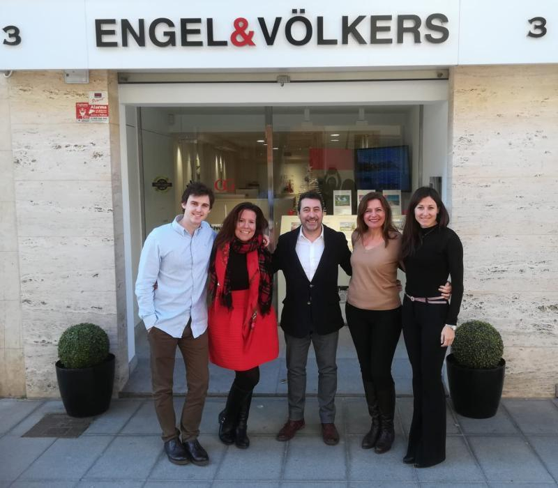 Reforzamos nuestra expansión dando la bienvenida a Miguel Osuna, nuestro nuevo socio licenciatario de Engel &amp; Völkers Costa Dorada. La nueva oficina ofrece servicios en los territorios de #Cambrils, #Reus y #Salou

#inmobiliaria #CostaDorada #franquiciaev #welcomeaboard