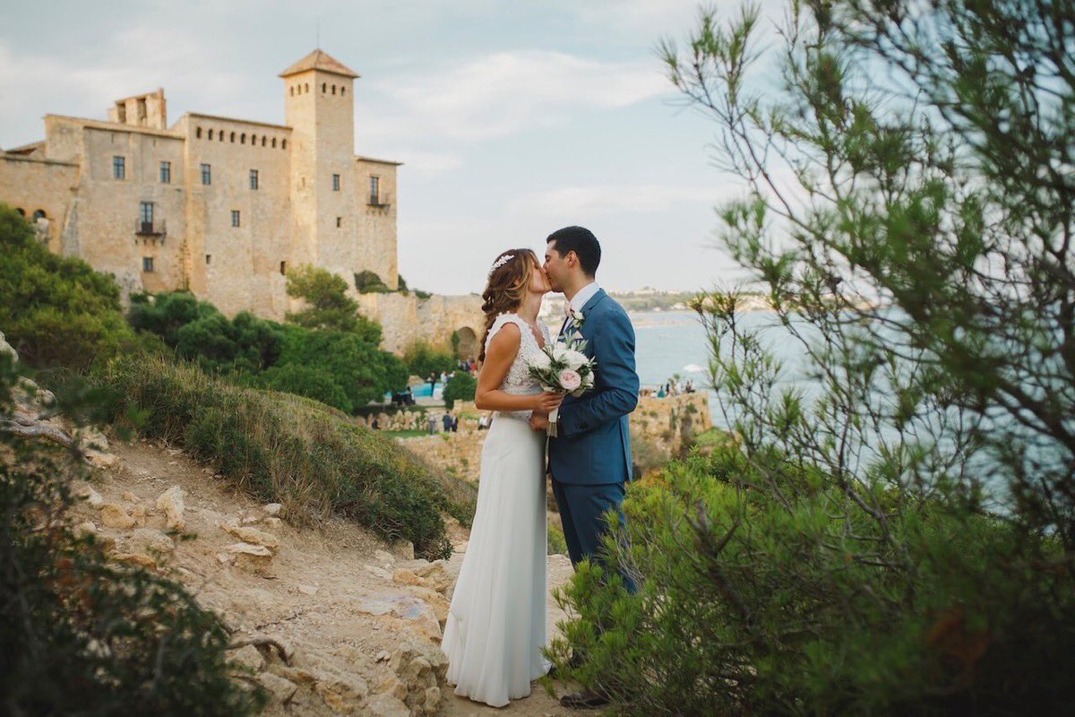 agplanning's tweet photo. 💍 Natalia es de Polonia 🇵🇱 y Santiago de Uruguay 🇺🇾. En esta boda los invitados fueron de hasta 15 nacionalidades distintas. #CastelldeTamarit

ℹ️ https://t.co/2WOXdGlXyO
📸 Wedding's Art 
#AGPlanning https://t.co/gD0nCYzycV