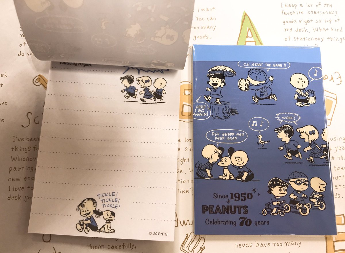 B Stock 相模大野店 皆さんご存知ですか あの人気キャラクター スヌーピー が今年で70周年を迎えるんです そんなスヌーピーの生誕を祝って クツワ から70周年限定の メモ帳 が入荷しました 今のスヌーピーと顔が違うけれど どっちのスヌーピー