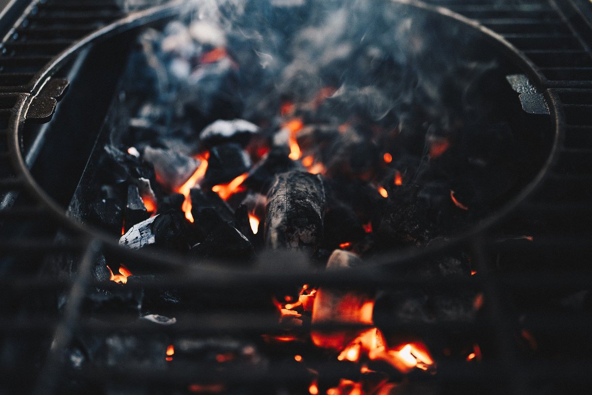 ProjectDinnerUK's tweet photo. It might be chilly outside on this wintry day, but you can always look forward to beautiful summer days... and how better to look forward to the oncoming months than to book a beautiful #barbecue with us! Our chefs will cater for all kinds of event, so don't hesitate to book now! https://t.co/hzGH5eg4ot