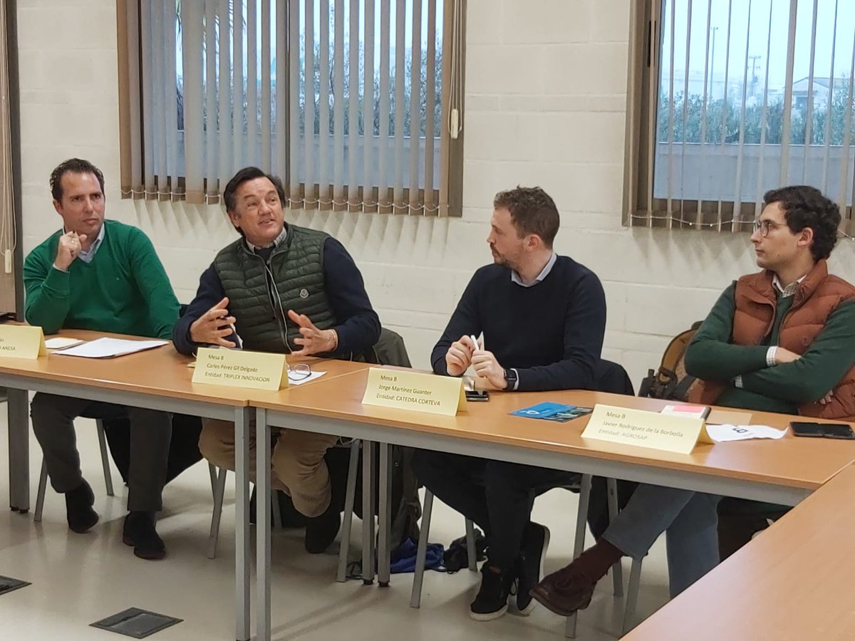 AgTechAndalucia's tweet photo. Gracias a todos los que nos habéis acompañado en esta jornada👉"Hacia una #Agricultura digital" en la que además de presentar los resultados de #SmartAGServices hemos puesto en común las oportunidades y desafíos de la agricultura #digital para hacer frente a los nuevos retos 🙌 https://t.co/u8Gp1mPT5K