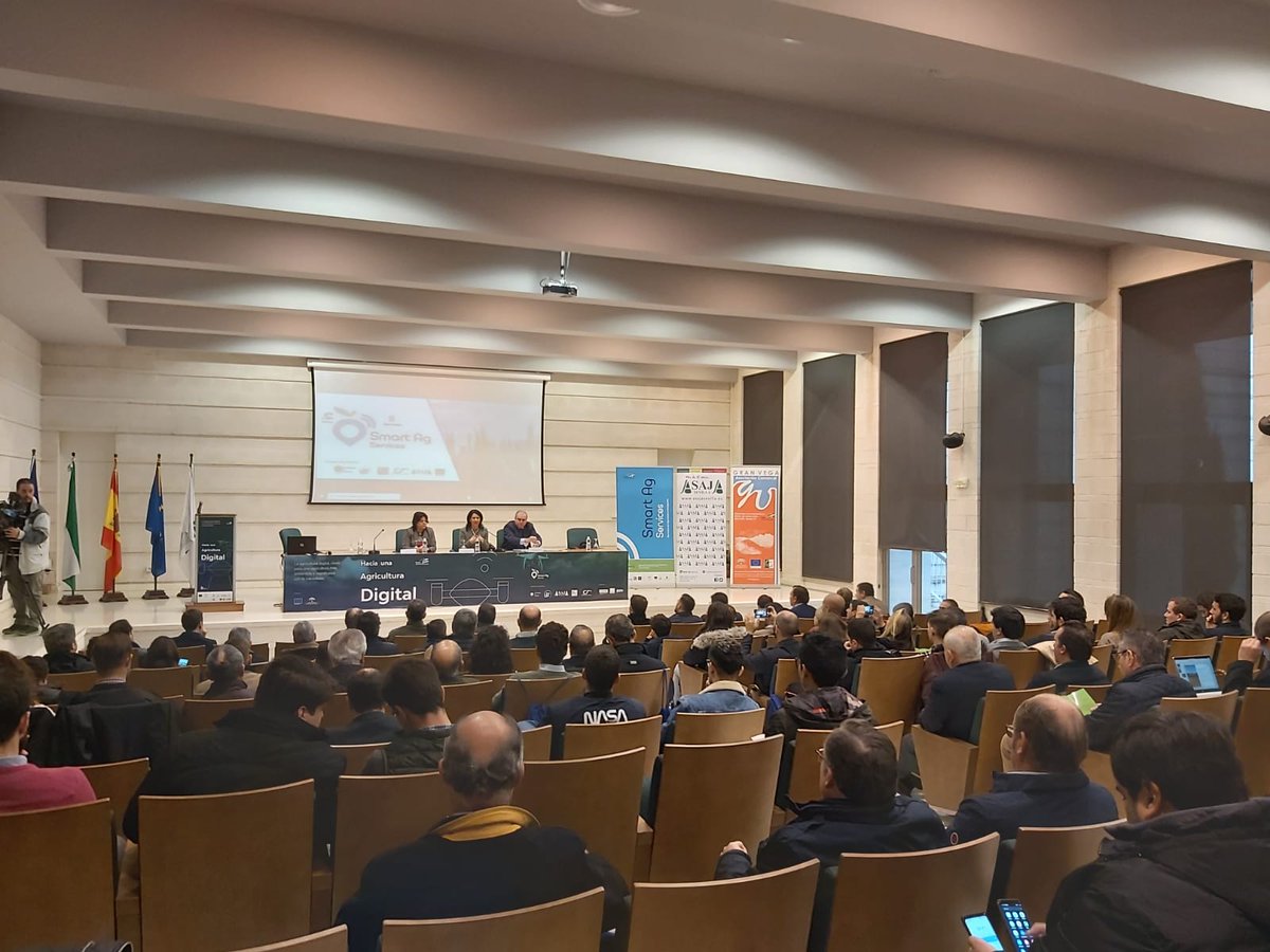 AgTechAndalucia's tweet photo. Gracias a todos los que nos habéis acompañado en esta jornada👉"Hacia una #Agricultura digital" en la que además de presentar los resultados de #SmartAGServices hemos puesto en común las oportunidades y desafíos de la agricultura #digital para hacer frente a los nuevos retos 🙌 https://t.co/u8Gp1mPT5K