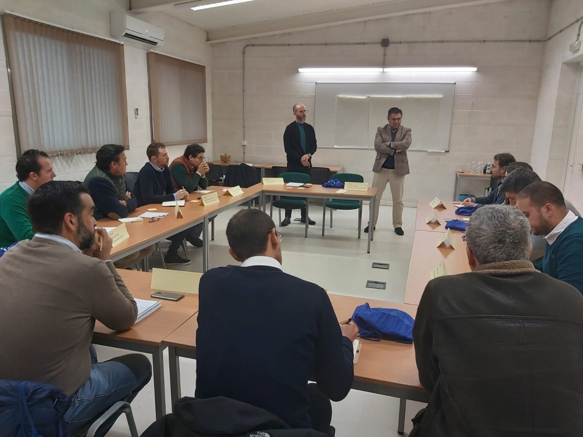 AgTechAndalucia's tweet photo. Gracias a todos los que nos habéis acompañado en esta jornada👉"Hacia una #Agricultura digital" en la que además de presentar los resultados de #SmartAGServices hemos puesto en común las oportunidades y desafíos de la agricultura #digital para hacer frente a los nuevos retos 🙌 https://t.co/u8Gp1mPT5K