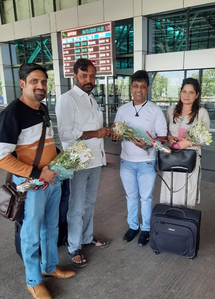 saurabhjsuman's tweet photo. भारत की सबसे खराब विमान सेवा #NoToSpiceJet की बेहद शर्मनाक सर्विस को झेलते हुए अंततः सुबह 7.30 पर पहुंचते पहुंचते अब 2.15 पर पहुच ही गए औरंगाबाद।
परेशानी ये है कि कल वापसी की टिकिट भी इसी से है। सिहरन हो रही है अभी से। https://t.co/mZtM8WUl6U