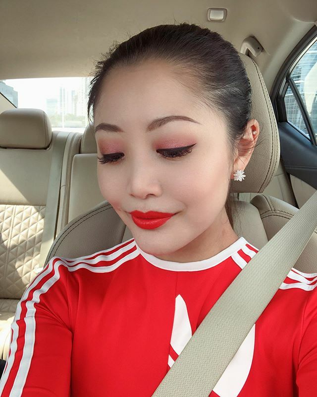 heelsonthego's tweet photo. Happy Chinese New Year from Abu Dhabi! Got my red top on from @adidasoriginals plus red lips and even red eyeshadow! Ringing in good fortune for the new year 🧨
.
.
.
#abudhabi #selfie #carselfie #red #chinesenewyear #cny @colourpopcosmetics #abhxcarl… https://t.co/xD05ubFz9g https://t.co/WIUPlYdCxo