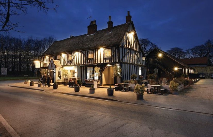 HeritageDevUK's tweet photo. Our neighbours 😍😯 The Bell Inn, Kentford is just yards from the #RegalMeadows site! 🍺🍾🍷 #HeritageDevelopments #Property #PropertyDevelopments #House https://t.co/eCK2zcy0Zc