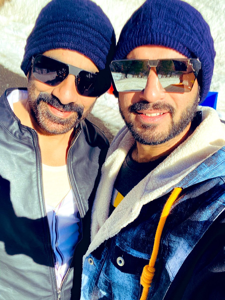 TheEssdee's tweet photo. Congratulations @RaviTeja_offl and @starlingpayal for #DiscoRaja 

#DiscoRajaDay #DiscoRajaDay #DiscoRajaReview #DiscoRajaFromToday #RaviTeja #PayalRajput https://t.co/pR3Kg8fnGJ