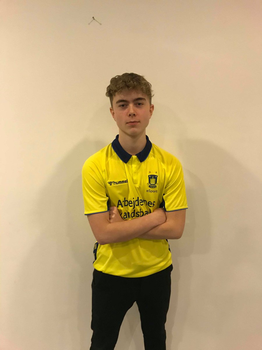 brondbyjunior's tweet photo. Vi kan i dag annoncere, at vi har fået en ny spiller og assistenttræner til Masterclass-truppen. 

Læs mere på vores Facebook-side: https://t.co/0nsOJaInUX

#brøndbyesport #fifamasterclass https://t.co/5F8uOYMnWc
