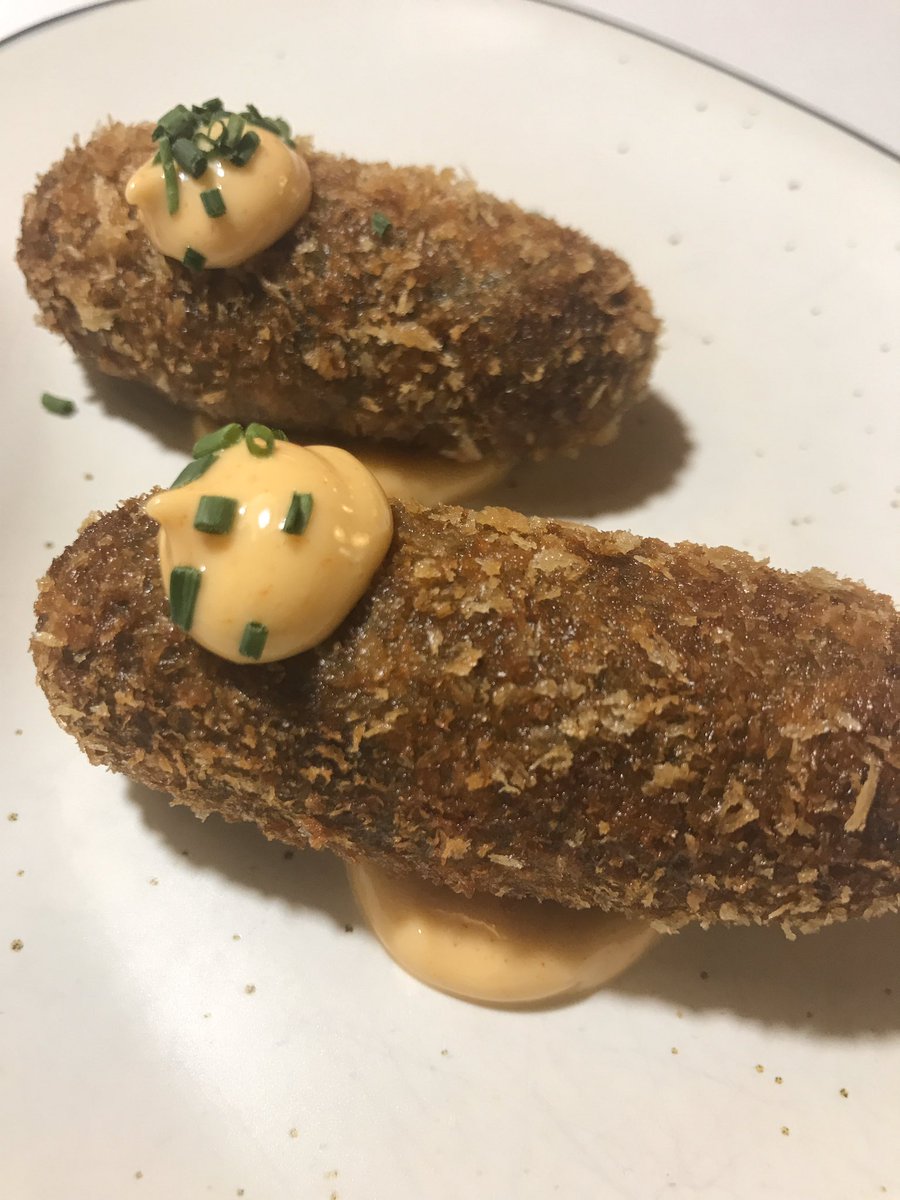 alacartemenus's tweet photo. Ayer cenamos en @canarmengol @slowfoodbcn @SlowFoodCat 

Croquetas de sepia, crujientes, cremosas y sabrosas.

Buñuelos de bacalao con salsa romesco 🥰 https://t.co/EpsPuCIXsU