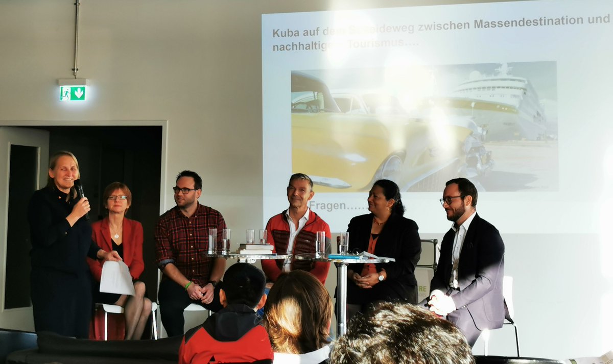 Cubanews_de's tweet photo. Cuba und Nachhaltigkeit, das geht Hand in Hand! Workshop an der #SRH Hochschule Berlin. Danke an Prof. Romero und Prof. Carstensen für die Orga! #cuba #kuba https://t.co/LjYJQj0tow