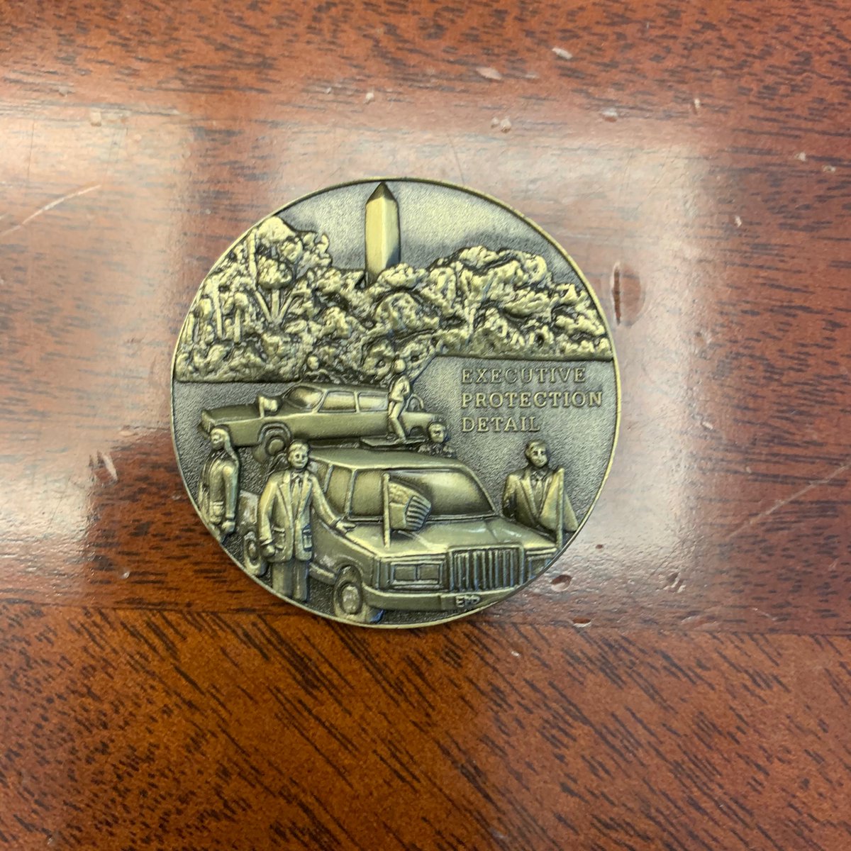 WDKYnews's tweet photo. WDKY’s #ChallengeCoinFriday honors this specialty unit within @DEAHQ that ensures the safety of the DEA Administrator as he directs this valuable law enforcement partner’s battle against those that profit from bringing their poison into Kentucky communities. @dealouisville https://t.co/92myWcWDHn