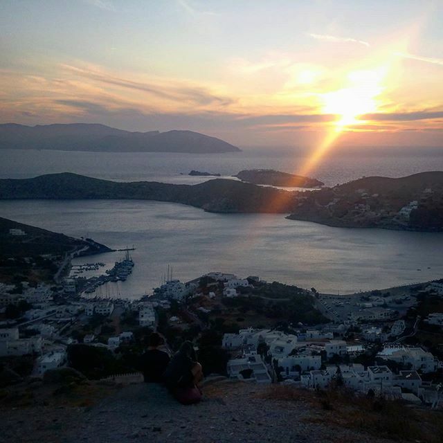 emele's tweet photo. Sunset on Ios. #iosgreece #iosisland #iossunset #greekislandsunset https://t.co/YpGRLITAcj https://t.co/mliWHc7riz