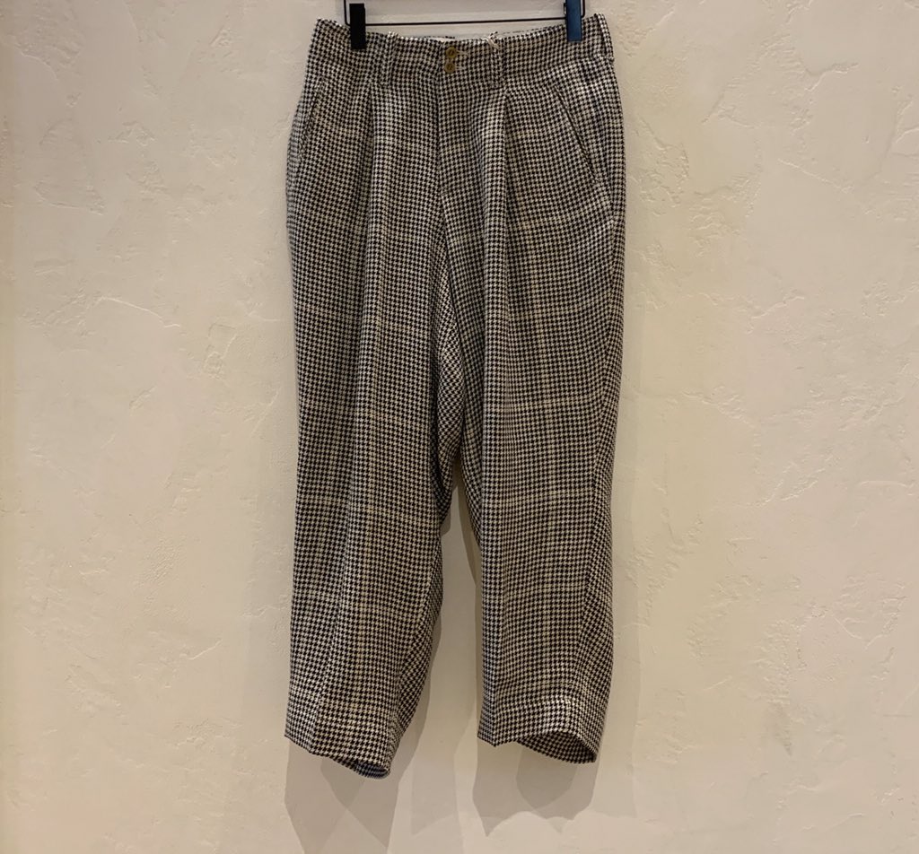 confect_kitte's tweet photo. “ New Arrival ” 

【HAVERSACK】 Hound’s Tooth Tuck Trousers

上品な質感と柔らかさ、滑らかさは
一般的なリネンのイメージを覆します。

程よい厚みもあり、3シーズンお勧めです。

#haversack
#Houndstoothcheck
#CONFECT
#nestrobe 
#kitte
#tokyo
#ハバーサック
#千鳥格子 https://t.co/qGLiwaeIln