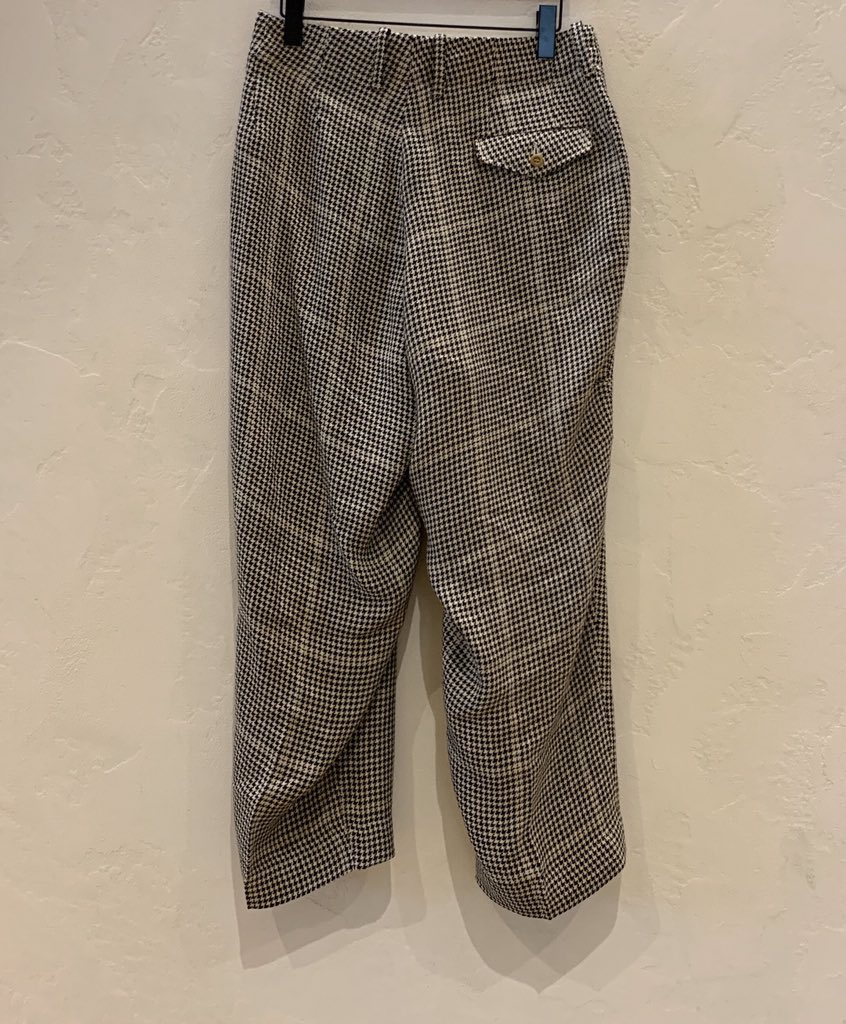 confect_kitte's tweet photo. “ New Arrival ” 

【HAVERSACK】 Hound’s Tooth Tuck Trousers

上品な質感と柔らかさ、滑らかさは
一般的なリネンのイメージを覆します。

程よい厚みもあり、3シーズンお勧めです。

#haversack
#Houndstoothcheck
#CONFECT
#nestrobe 
#kitte
#tokyo
#ハバーサック
#千鳥格子 https://t.co/qGLiwaeIln
