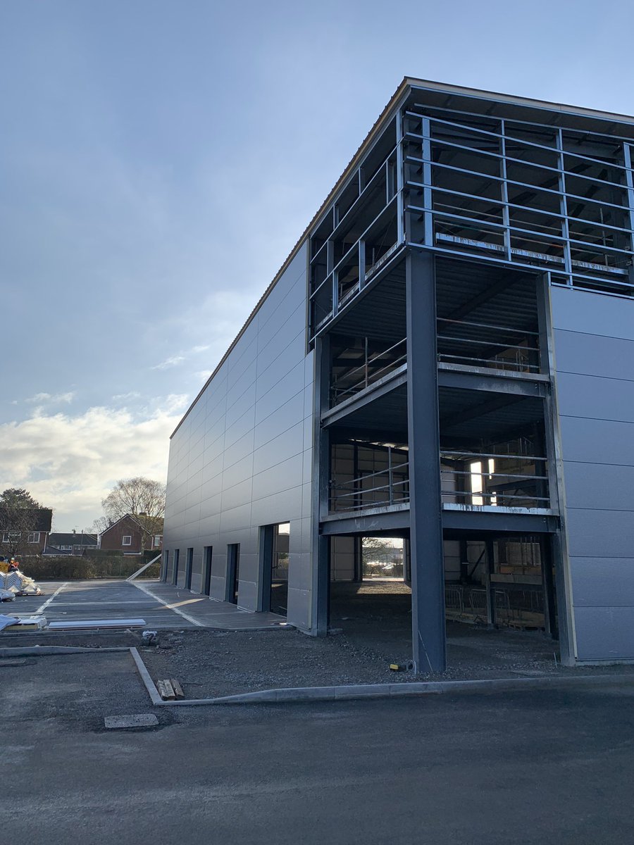 calibrebuild95's tweet photo. Despite some tough weather, delighted with progress at #Burton with wall cladding being installed..exciting couple of months ahead as we move to weather-tightness and internal fit out stages #storage #space #summer2020 #thinkconstruction #thinkcalibre @SureStoreLtd @C4_Projects https://t.co/wEn2KIuWKd