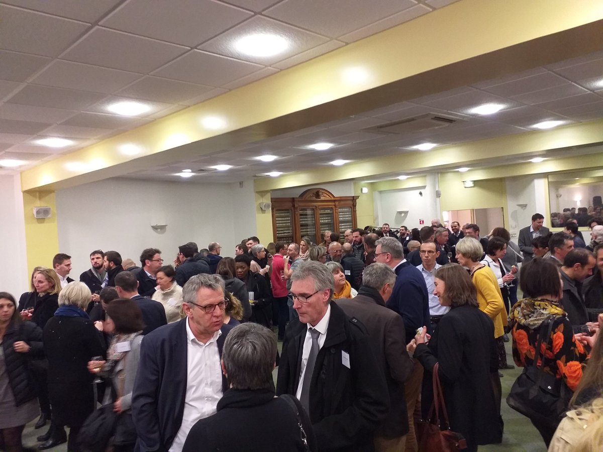 CCILYONMETRO's tweet photo. [Roanne] Belle soirée hier avec les réseaux des entrepreneurs roannais à la #CCI ! @FCEFrance @apcmafrance @MEDEF_Loire @CPME42 ERF, @cjd_roanne https://t.co/0ft42gkSpB