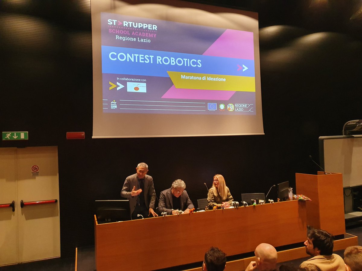 LazioInnova's tweet photo. Il direttore operativo #SpaziAttivi @RegioneLazio Luigi Campitelli: il tema su cui le #scuole progetteranno riguardera' i #robot sociali, nello specifico l'interazione tra nonno, robot e nipote @FabLabLazio @fmdigitale #ContestRobotics #fablab https://t.co/eoQMxLWsqc