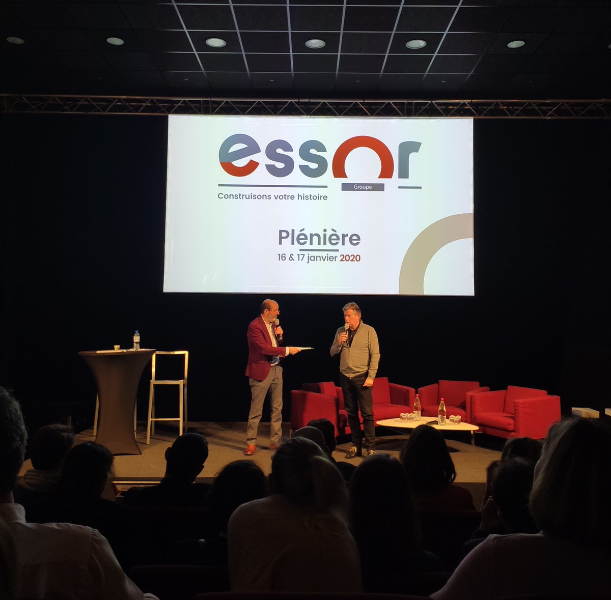 ESSORGroupe's tweet photo. [HAPPY AT WORK] Pour commencer l’année du bon pied, @ESSORGroupe  a organisé sa plénière annuelle👍
Des témoignages, des intervenants, un spectacle, des selfies, un dancefloor, du bowling🎳… ça se vit un séminaire #Essor ! 
Merci à tous ! 
#immobilierdentreprise #TeamEssor https://t.co/zWxyfUfkeP