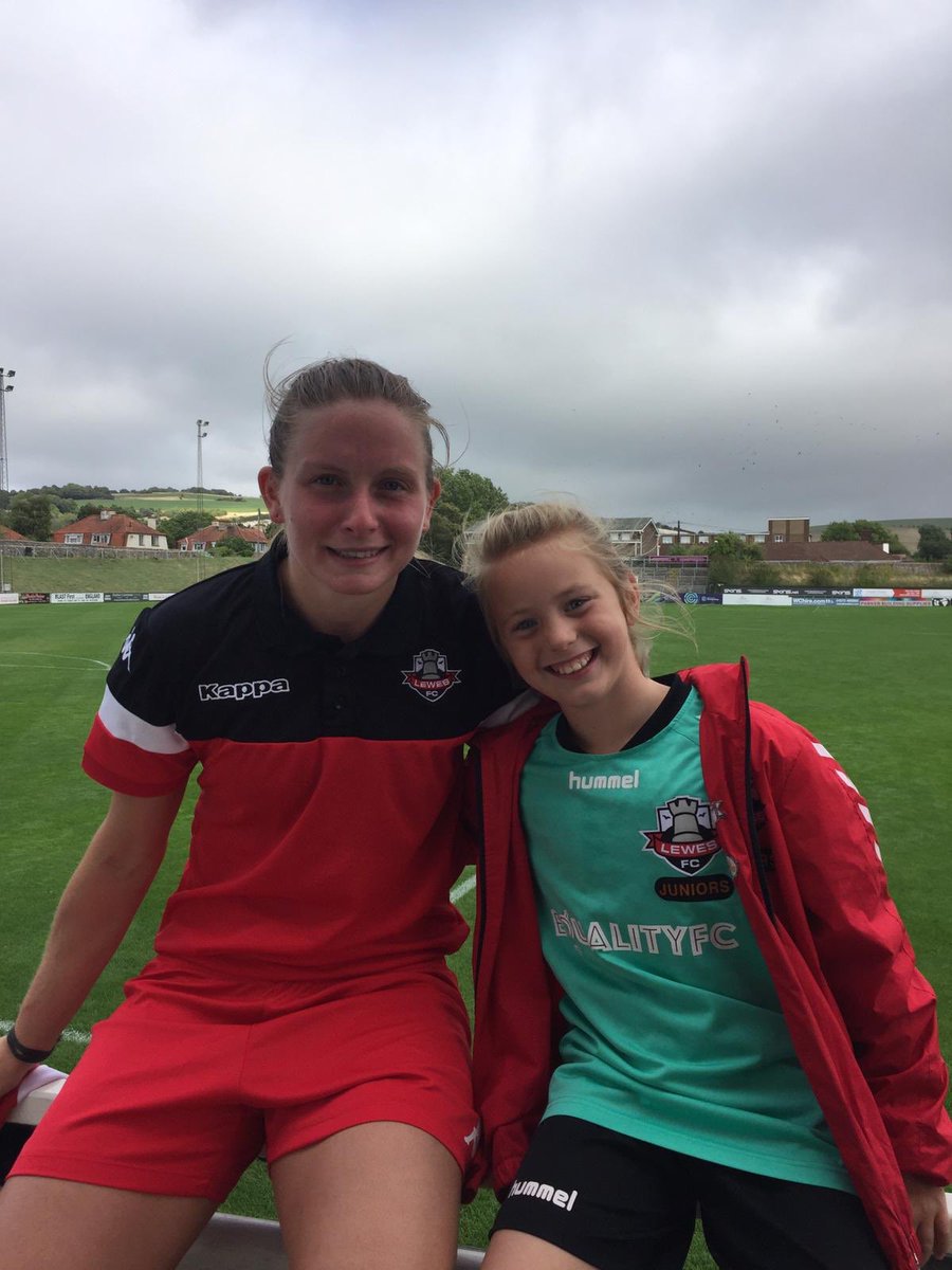 MegBliss11's tweet photo. Good luck out there Amy T, loved watching you the last few seasons such a lovely person too. All the best ⚽️❤️ https://t.co/rqS95QyreF