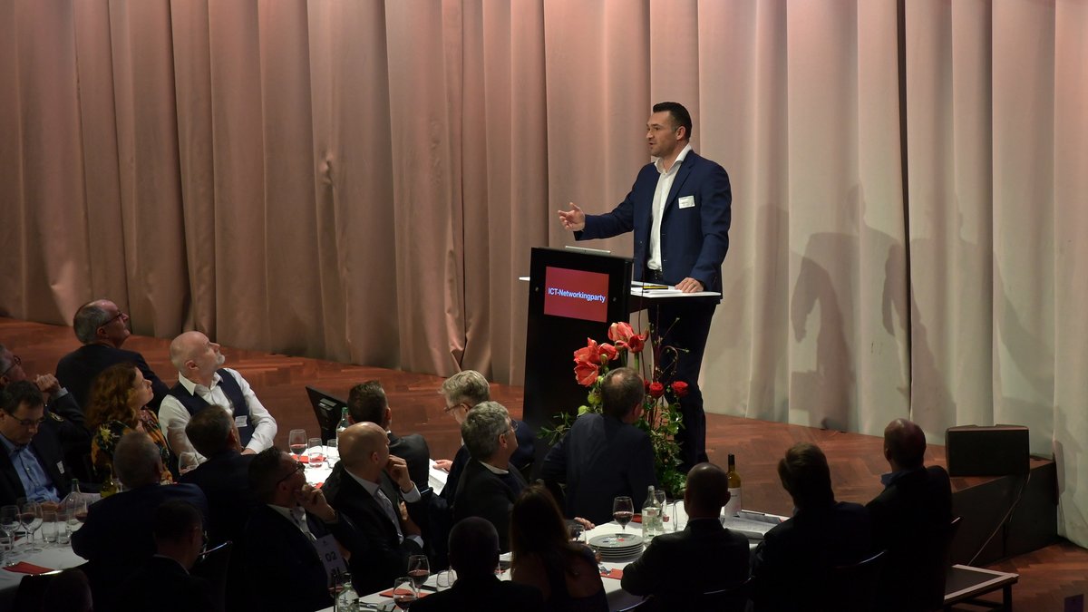 Netzwoche's tweet photo. Zum 18. Mal hat die #ICTNetworkingparty die Entscheidungsträger der ICT-Branche in den Berner Kursaal gelockt. https://t.co/shoiGJLMrz https://t.co/M6WA6NahsH