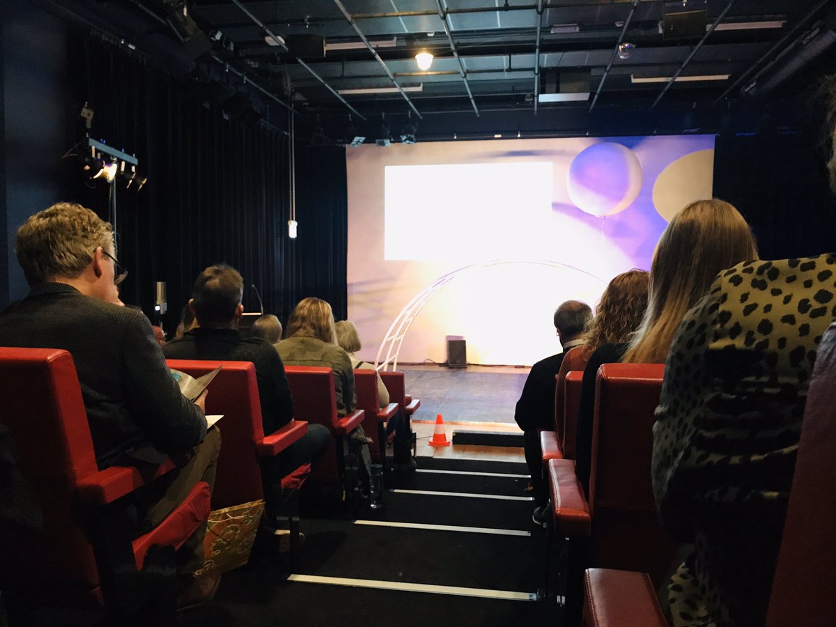 AWVB_Tranzo's tweet photo. Op vrijdagochtend in het theater? Jazeker! Onze bthemaochtend rondom de voorstelling 'Lastige ouders' staat op het punt om te beginnen. #awvb https://t.co/mwCmsYJMEs