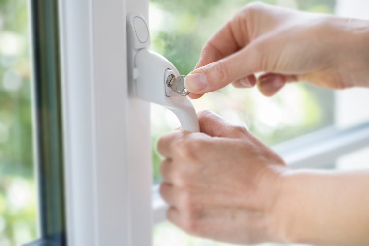 Taking just a few steps can make a big difference in keeping your home safe from #burglary.

Even some of the basics like making sure you lock your windows and doors when you leave the house.
#Securitytips #Security #Securenett #SecuritySystems #CCTV #Alarms