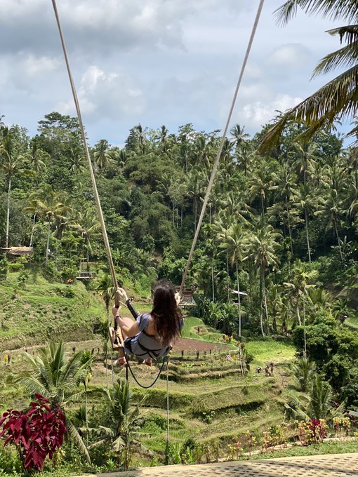 I believe I can fly, I believe I can touch the sky 💙💙💙 #natalygold #amazingworld #bali https://t.co/<a href="/tag/bali"class="tags"><span>#bali</span></a><a href="/tag/natalygold"class="tags"><span>#natalygold</span></a><a href="/tag/amazingworld"class="tags"><span>#amazingworld</span></a>