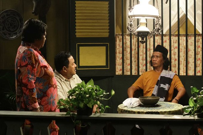 Totalitas Mandra, Atun dan Rano dalam flim Film Akhir Kisah Cinta Si Doel. Foto @BookMyShowID