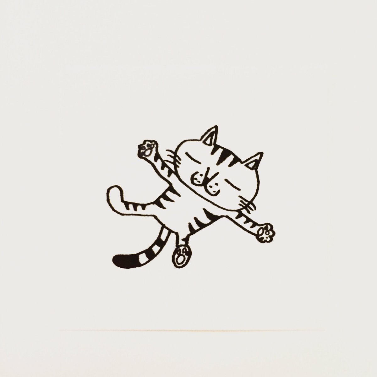 肌子 Na Twitterze 今日のイラストはコレ ｪ 大の字になって寝る猫 イラスト 猫 ネコ ねこ オリジナル ペン画 アナログ画 絵 猫の絵 白黒猫 キジトラ猫