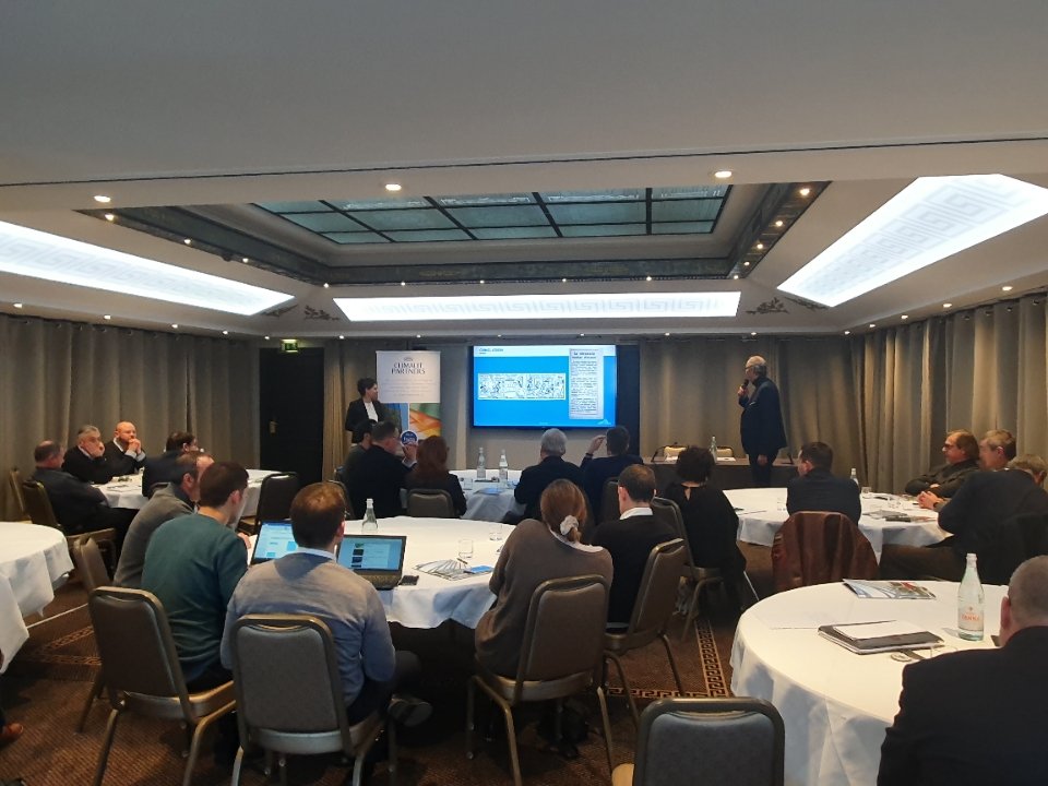 saintgobainarc's tweet photo. Aujourd'hui nous participons à la Convention d'hiver des #Climalit Partners en leur présentant l'histoire des relations entre @saintgobain et ses clients miroitiers dans une ambiance chaleureuse.
#miroitier https://t.co/qd04H5T5yq