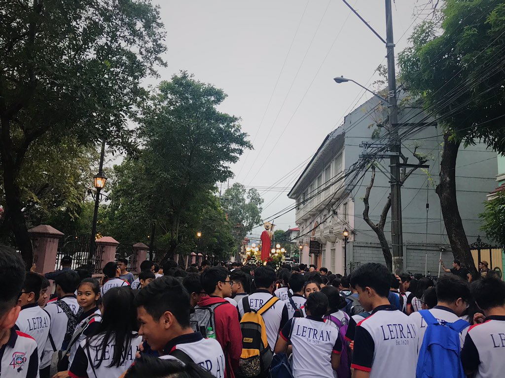 LJHSSG's tweet photo. HAPPENING NOW: La Naval Grand Procession in Intramuros, Manila 📿
#LaNavalInIntramuros
#StepUpSquires https://t.co/ksskycYJWl