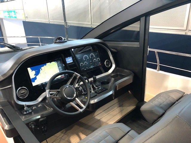 Yacht_Brokerage's tweet photo. More Views of the Pearl 62 at the Düsseldorf Boat Show 2020. Stop by take a tour today!
#AYSyachts #luxuryyachts #yachting #yachtbroker #luxuryboats #atlanticyachtandship #navigatingdreams #yachtbrokerage #newyachts #ayssales #pearl #pearlyachts #dusseldorfboatshow https://t.co/zjQvE08Ozy