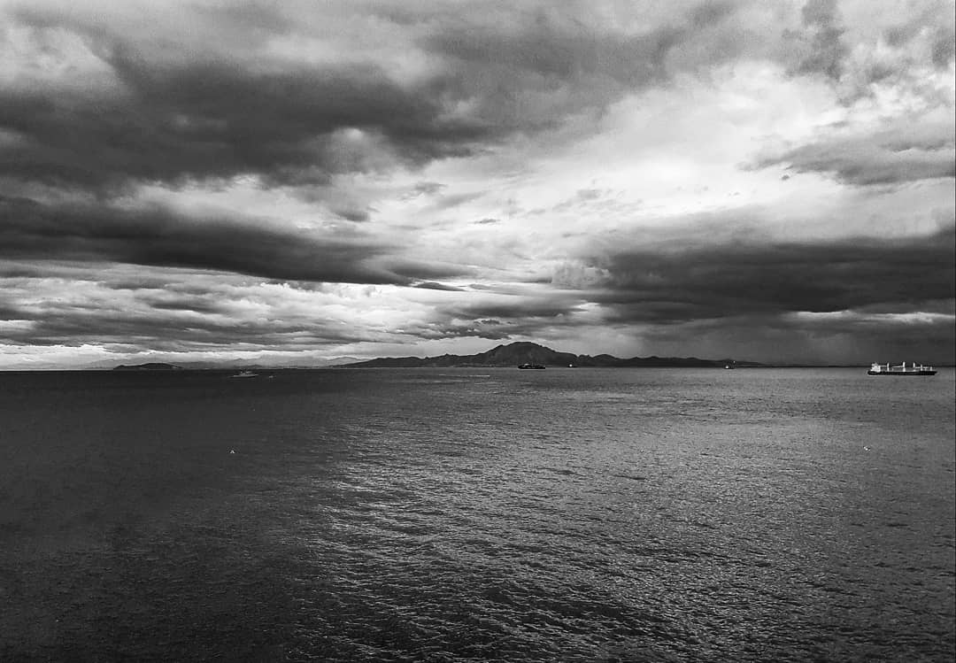 geraldinethomp9's tweet photo. I like to challenge myself in techniques. The use of the full tonal range of a photograph. This one was difficult. Storm clouds, their shadows, the lighter Med currents meeting the Atlantic.  #photography📷 #seascapephotography #PhotosWithoutLimits #Gibraltar https://t.co/V99M8NYvFS