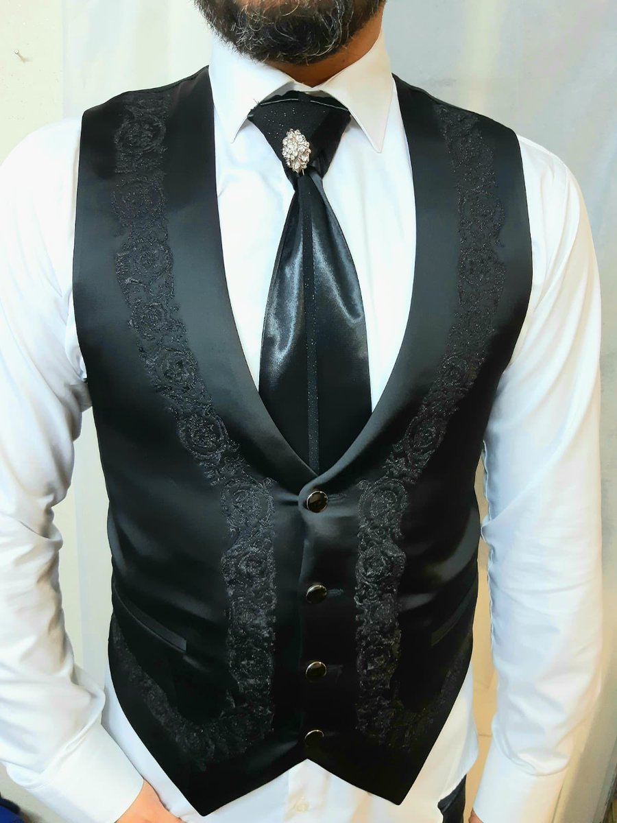 DKyelek's tweet photo. https://t.co/mZFaSKASTk 0532 540 19 40
 #erkekgiyim #erkekyelek #damat #damatlıkyelek #klasikyelek #suitmen #takımelbise #toptangiyim #istanbul #izmir #ankara #yelekdikim #dikimatölyesi #suit #osmanbeytoptan #mertertekstil #mertertoptan #yakasateni #damatlıkelbise #lalelitekstil https://t.co/L4Uz2Purdg